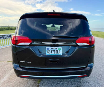 2017 Chrysler Pacifica Touring-L