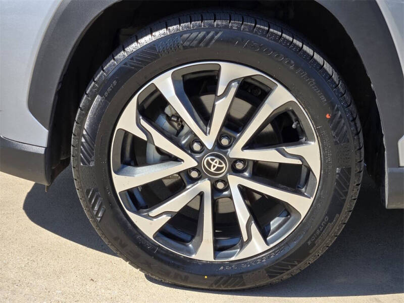 2024 Toyota Corolla Cross XLE