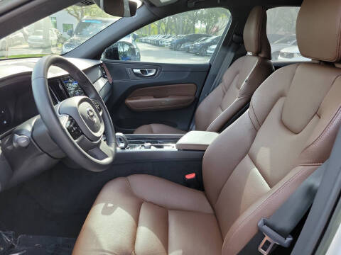 2023 Volvo XC60 B5 Plus Dark Theme