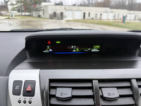 2013 Toyota Prius v Two