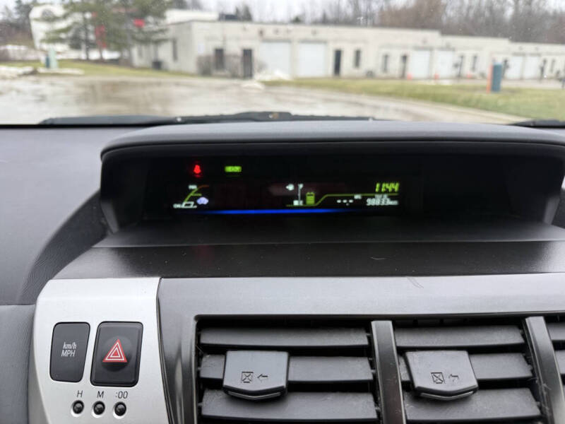 2013 Toyota Prius v Two