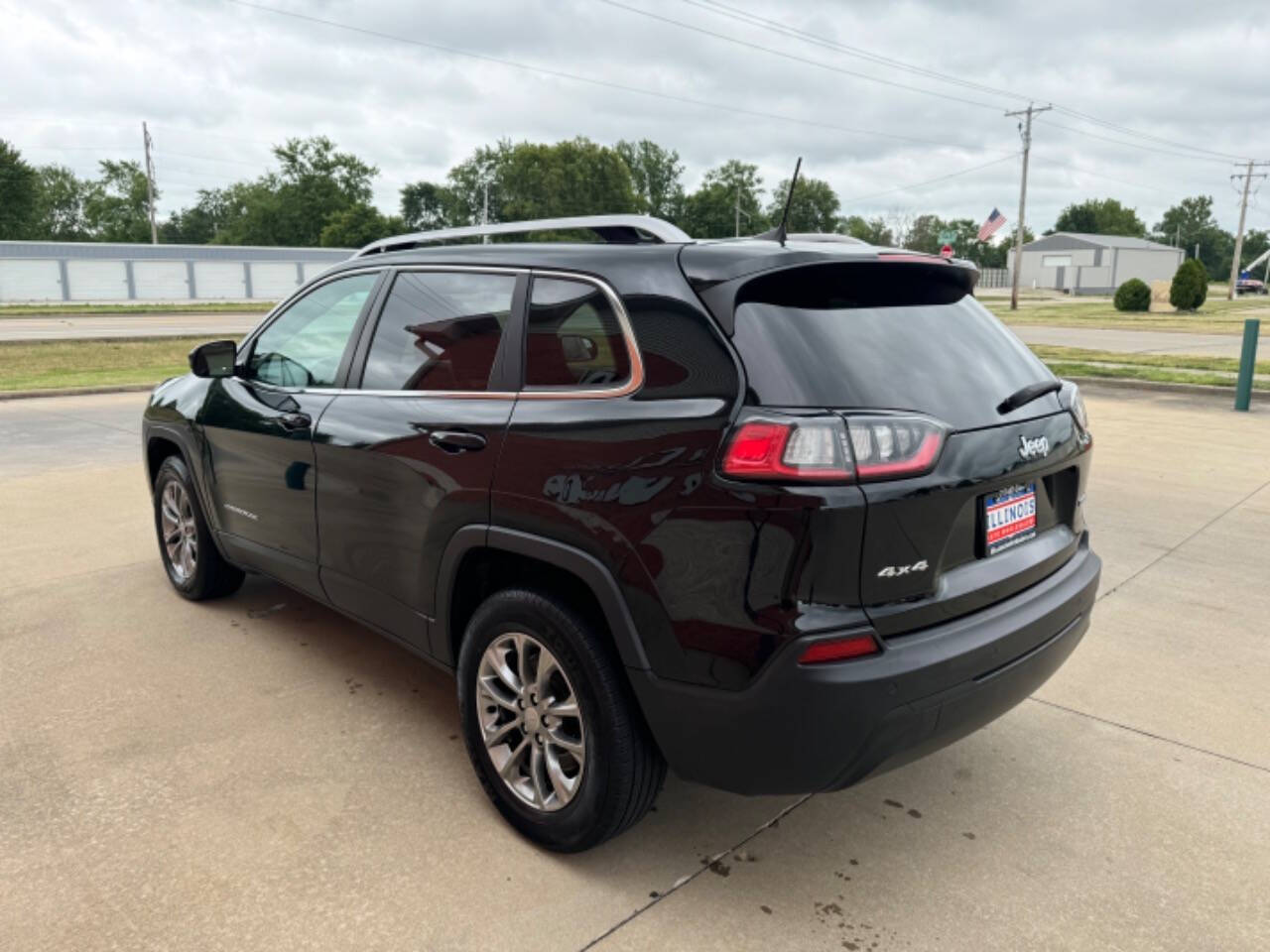 2019 Jeep Cherokee for sale at Illinois Auto Wholesalers in Tolono, IL