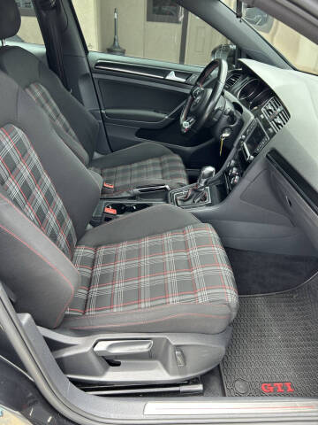 2017 Volkswagen Golf GTI S