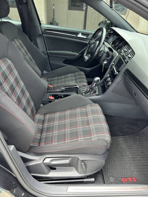2017 Volkswagen Golf GTI S
