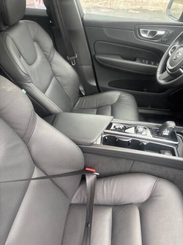 2025 Volvo XC60 B5 Plus Dark Theme