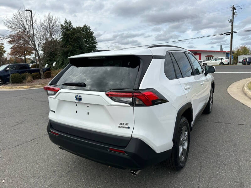 2024 Toyota RAV4 XLE photo 12