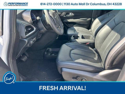 2026 Chrysler Pacifica Plug-In Hybrid Select