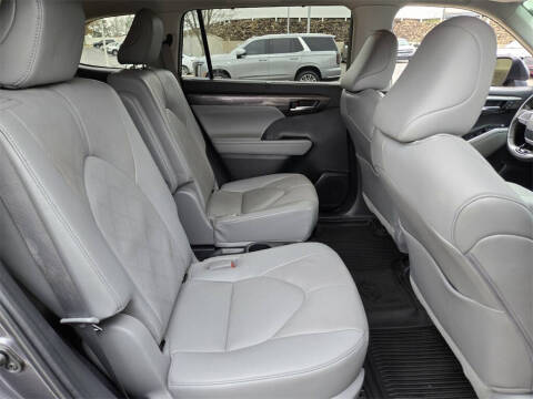 2023 Toyota Highlander Hybrid Platinum