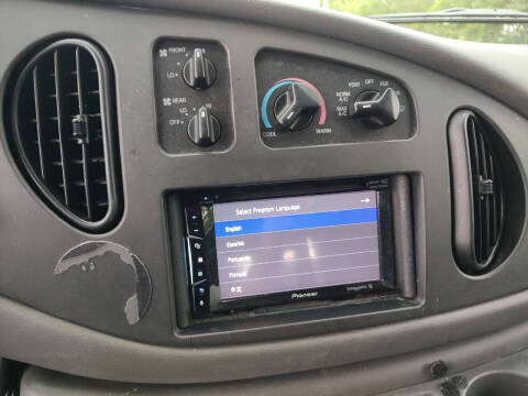 2005 Ford E-Series E-150 Chateau