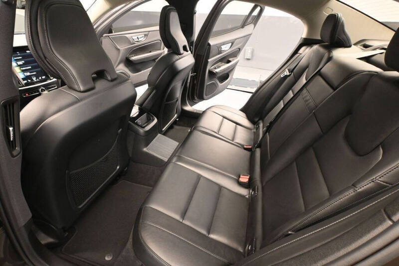 2022 Volvo S60 Recharge T8 R-Design Expression