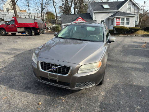 2008 Volvo V70 for sale at Charlie's Auto Sales in Quincy MA