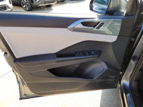 2025 Volkswagen Taos SEL 4Motion