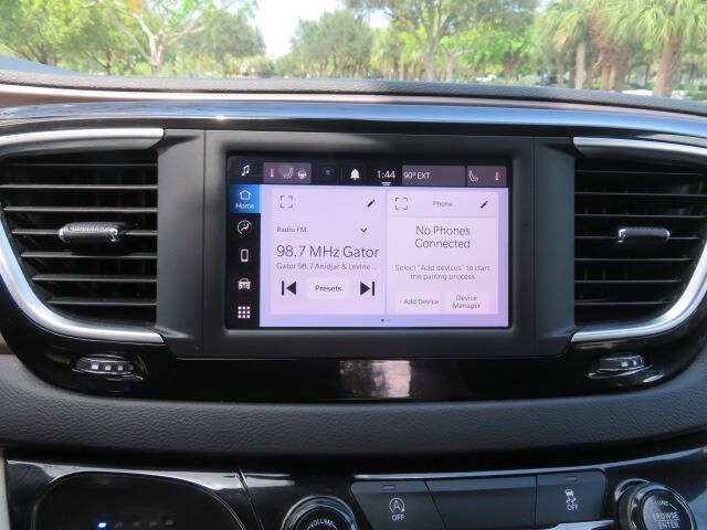 2022 Chrysler Voyager LX