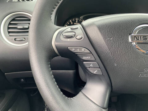 2017 Nissan Pathfinder SV