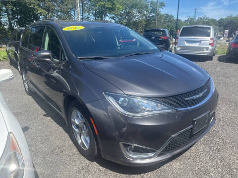 2017 Chrysler Pacifica Touring-L