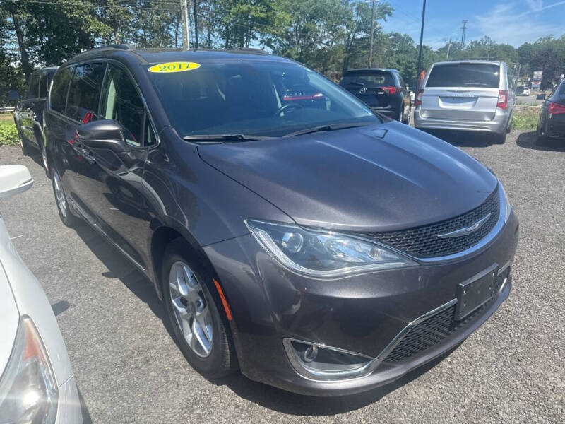 2017 Chrysler Pacifica Touring-L