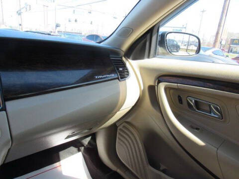 2017 Ford Taurus Limited