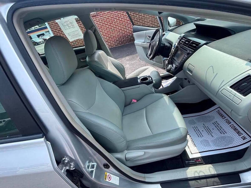 2013 Toyota Prius v Five