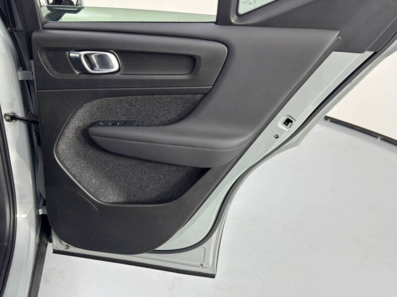 2024 Volvo XC40 B5 Plus Bright Theme