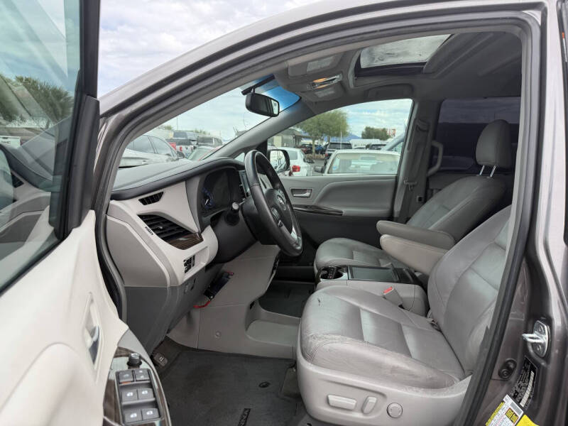 2016 Toyota Sienna XLE Premium 8-Passenger