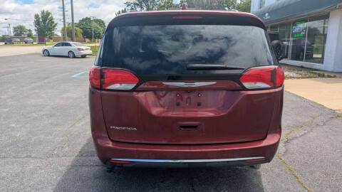 2017 Chrysler Pacifica Touring-L Plus