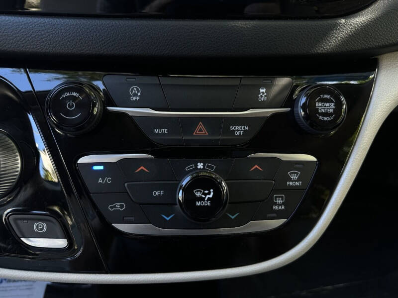 2021 Chrysler Voyager LXi