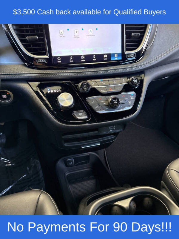 2026 Chrysler Pacifica Select