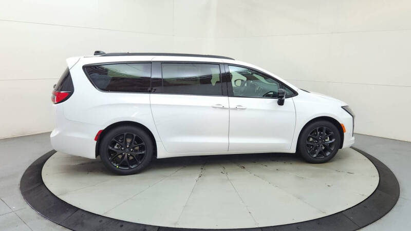 2027 Chrysler Pacifica Limited