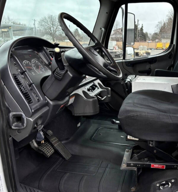 2012 Freightliner M2 106