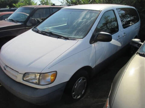 1999 Toyota Sienna CE