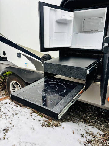 2020 Palomino Solaire 260FKBS