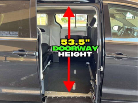 2022 Chrysler Voyager LX