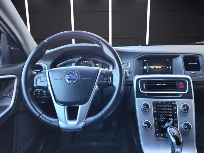 2017 Volvo V60 Cross Country T5 Premier