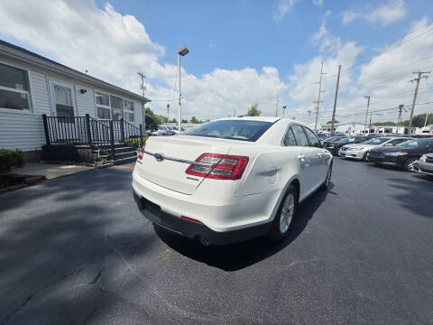 2015 Ford Taurus SE