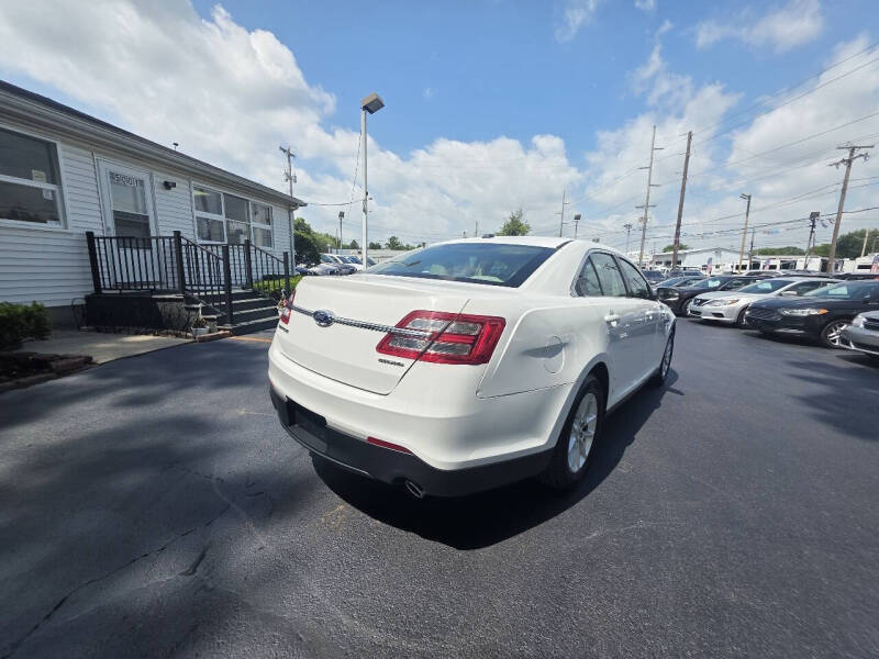 2015 Ford Taurus SE