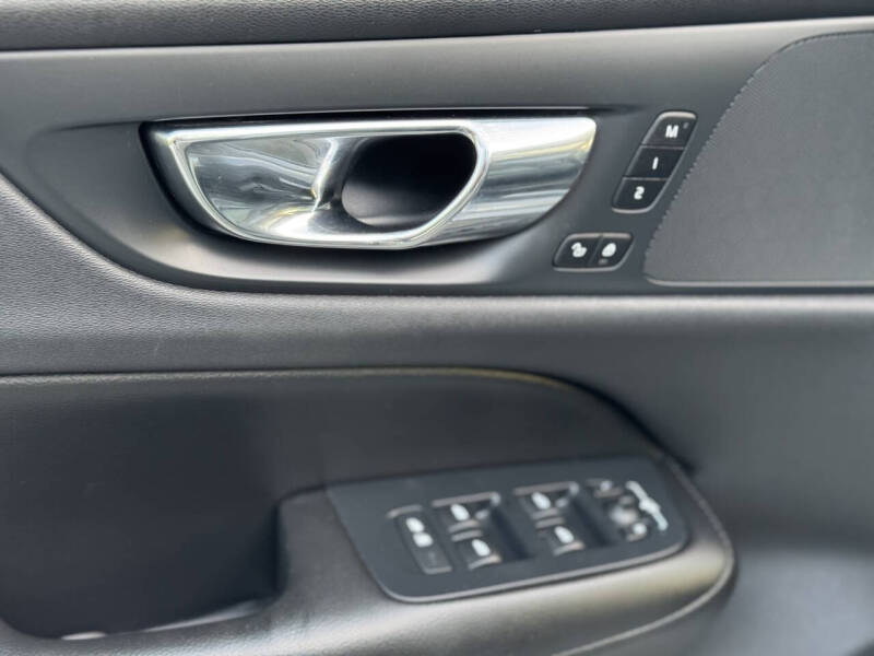 2019 Volvo S60 T5 Momentum