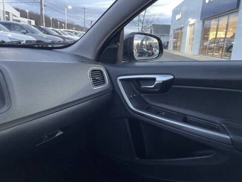 2018 Volvo V60 Cross Country T5 Premier