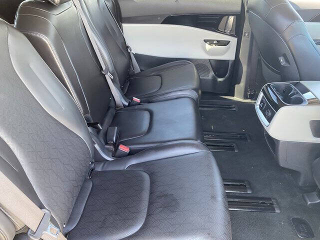 2024 Kia Carnival SX
