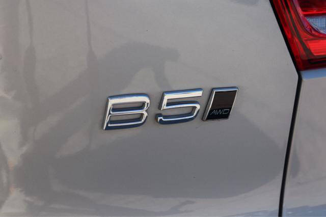 2023 Volvo XC40 B5 Ultimate Bright Theme