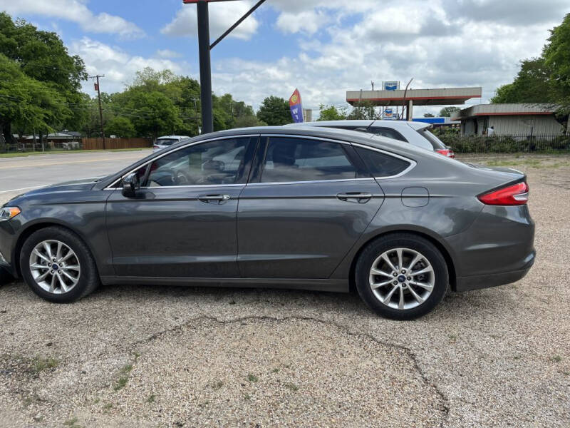 2017 Ford Fusion SE's photo