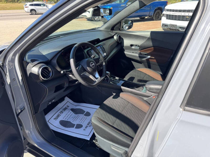 2023 Nissan Kicks SR