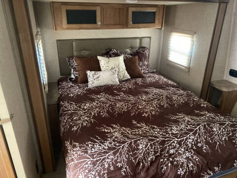 2017 Rockwood 8328BS