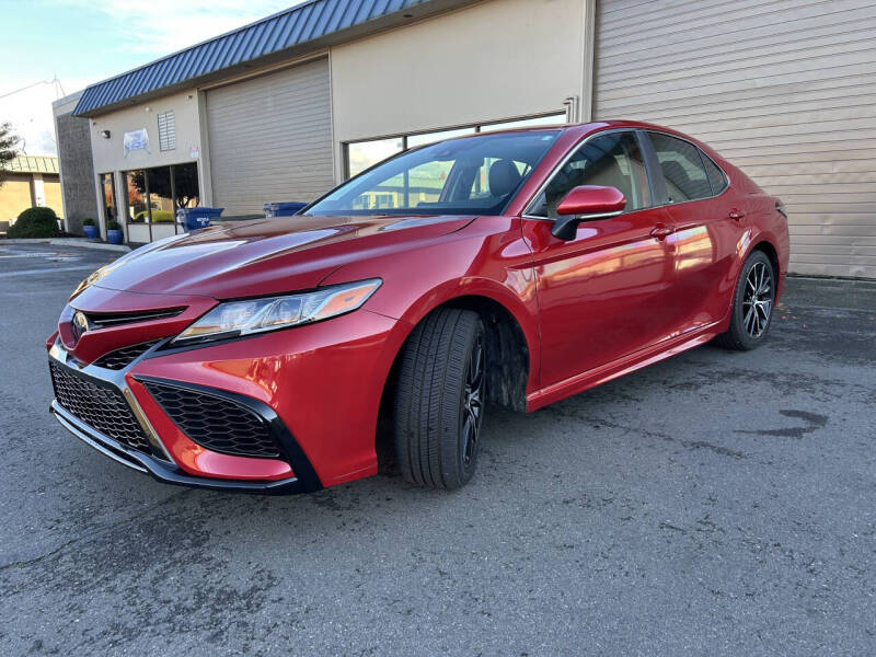 2022 Toyota Camry SE's photo