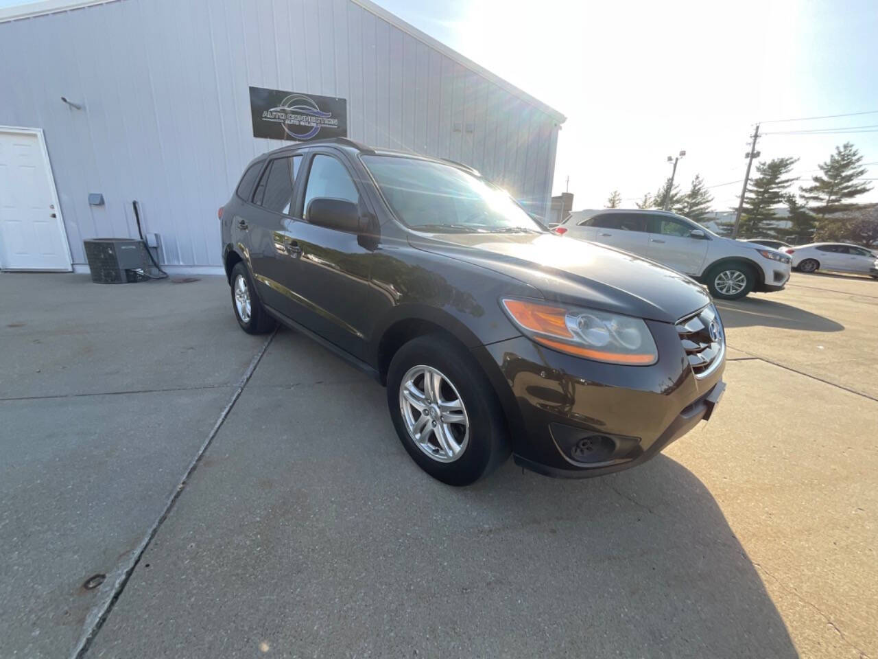 2011 Hyundai SANTA FE for sale at Auto Connection in Waterloo, IA