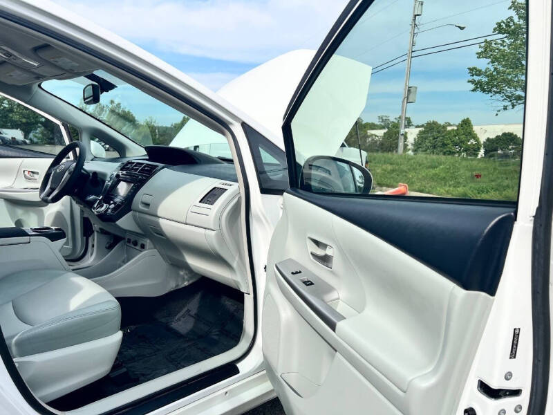 2012 Toyota Prius v Five