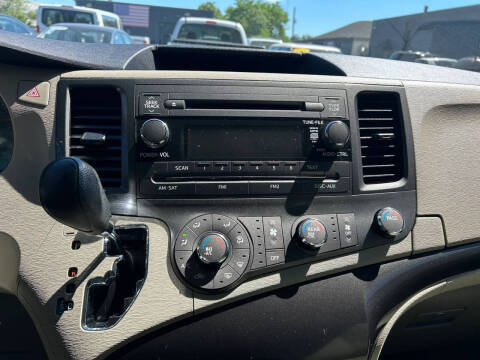 2011 Toyota Sienna Base 7-Passenger