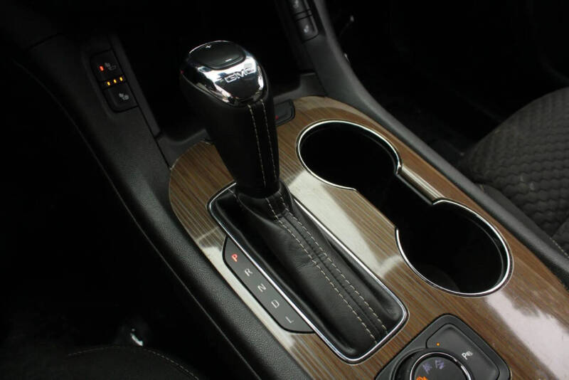 2017 GMC Acadia SLE-2