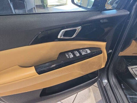 2023 Kia Carnival EX