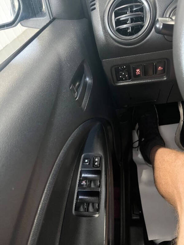 2024 Mitsubishi Mirage ES