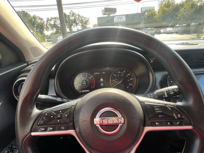 2022 Nissan Kicks SV